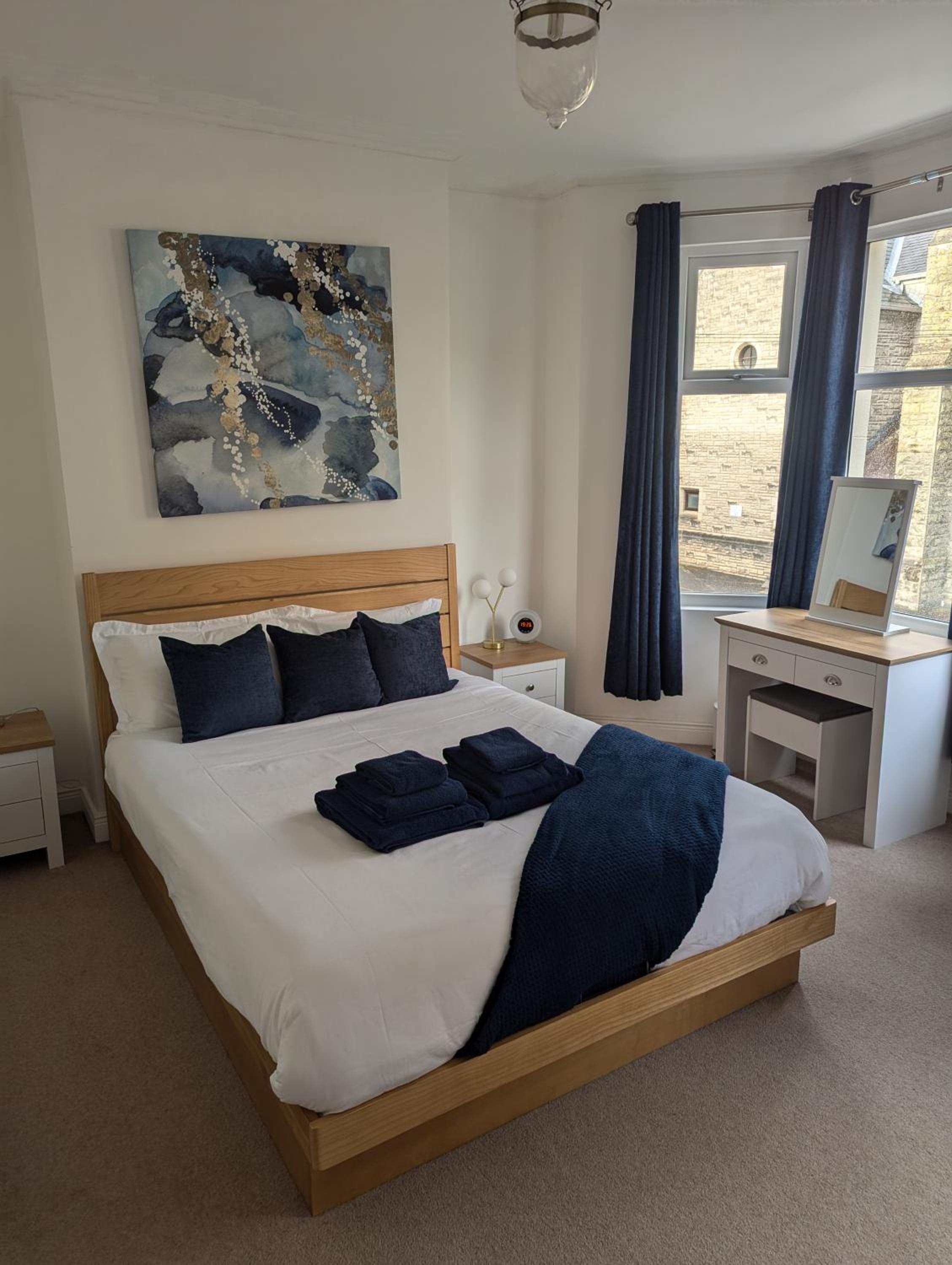 Prospect House - Elegant 4-Bed Family Escape Near Ward Park & Marina