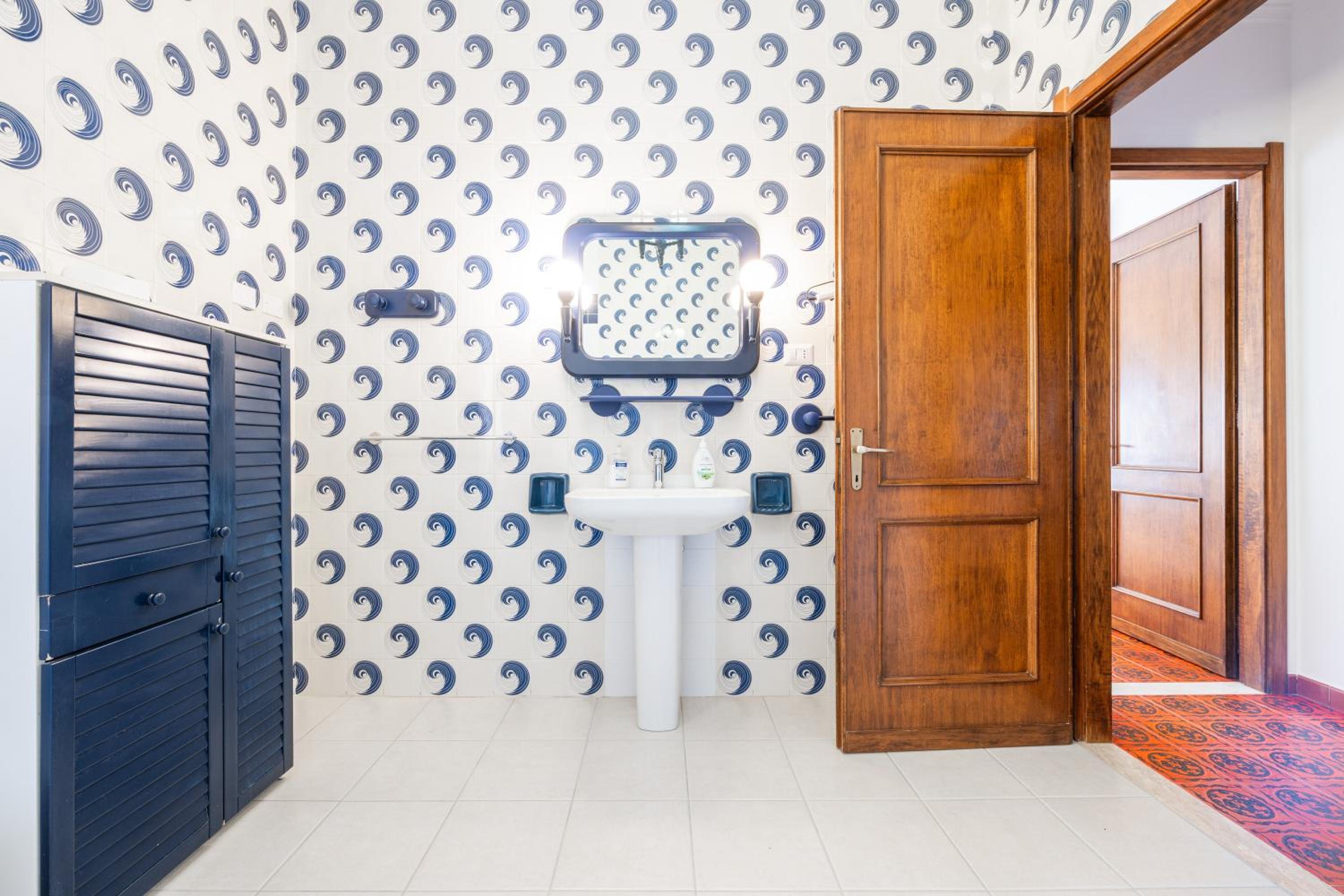 Il Faro en Sarroch — bathroom