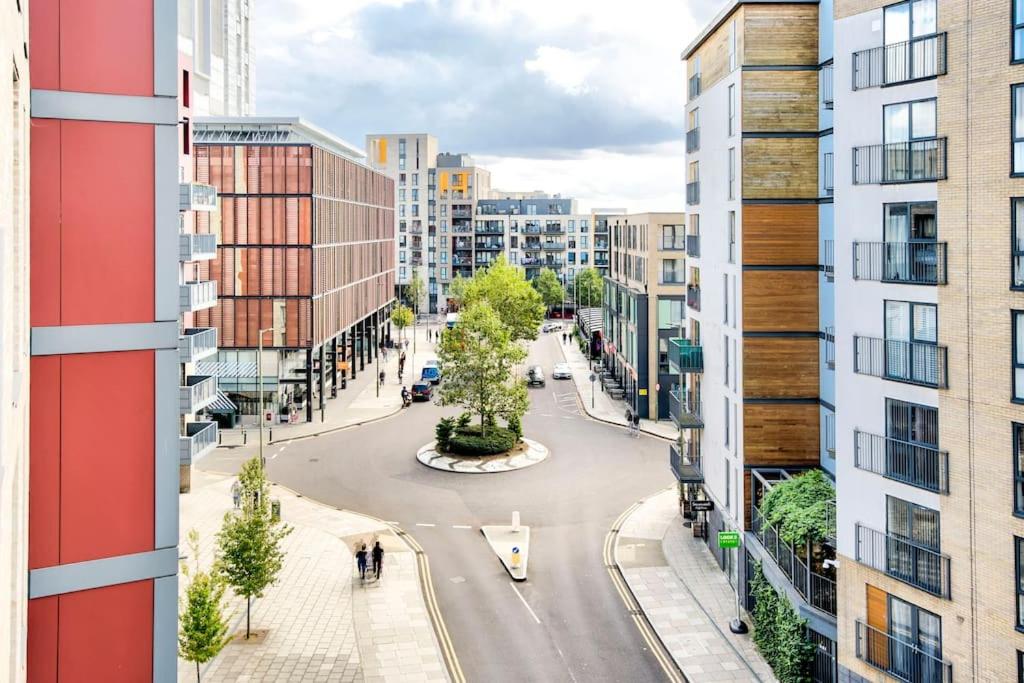 London Apartment next to tube station view 3