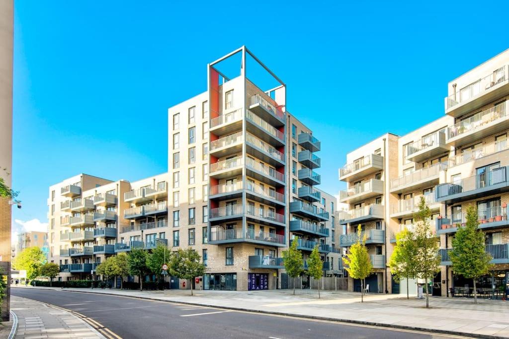 London Apartment next to tube station view 5