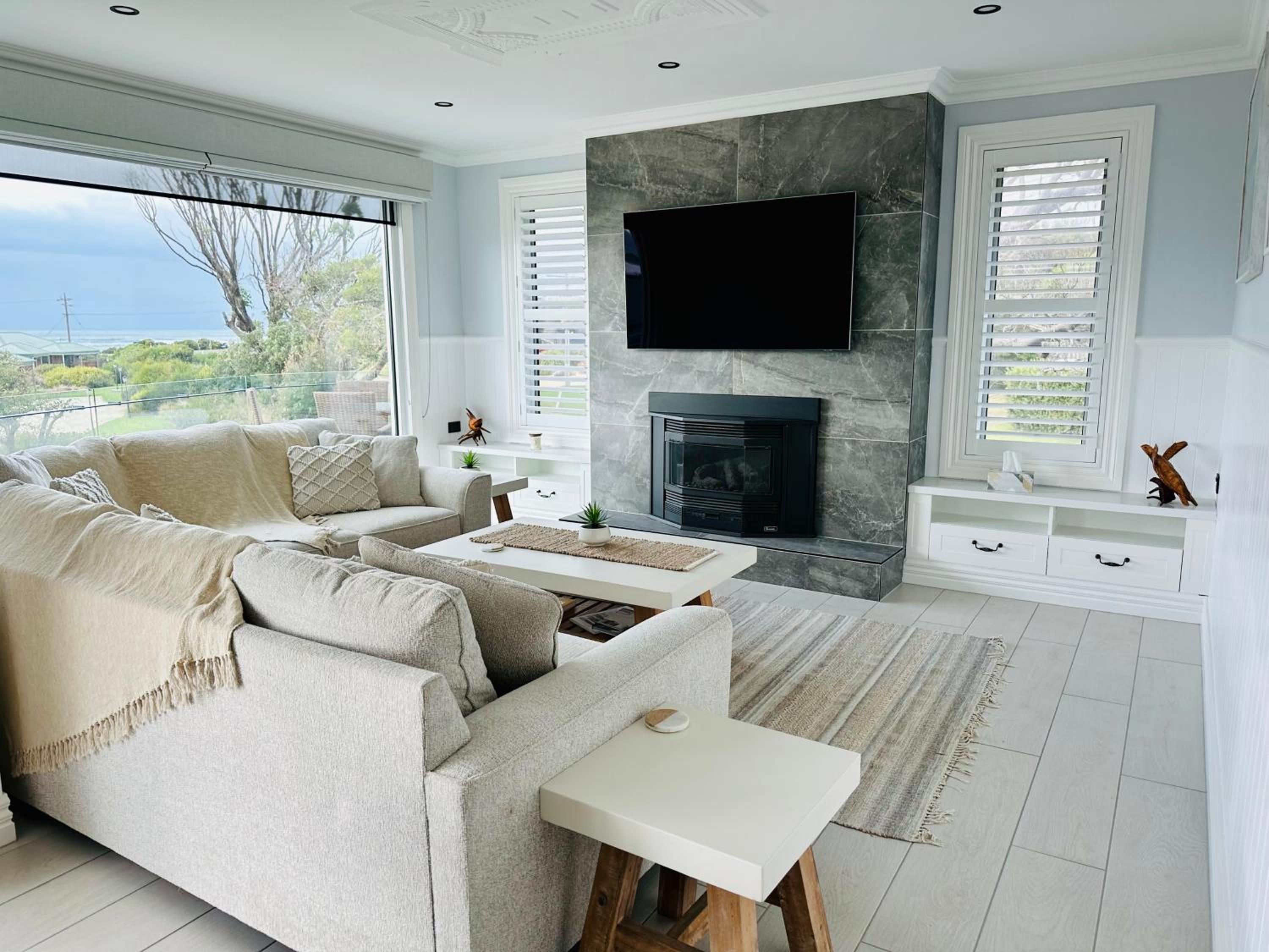 Hamptons in the Bay