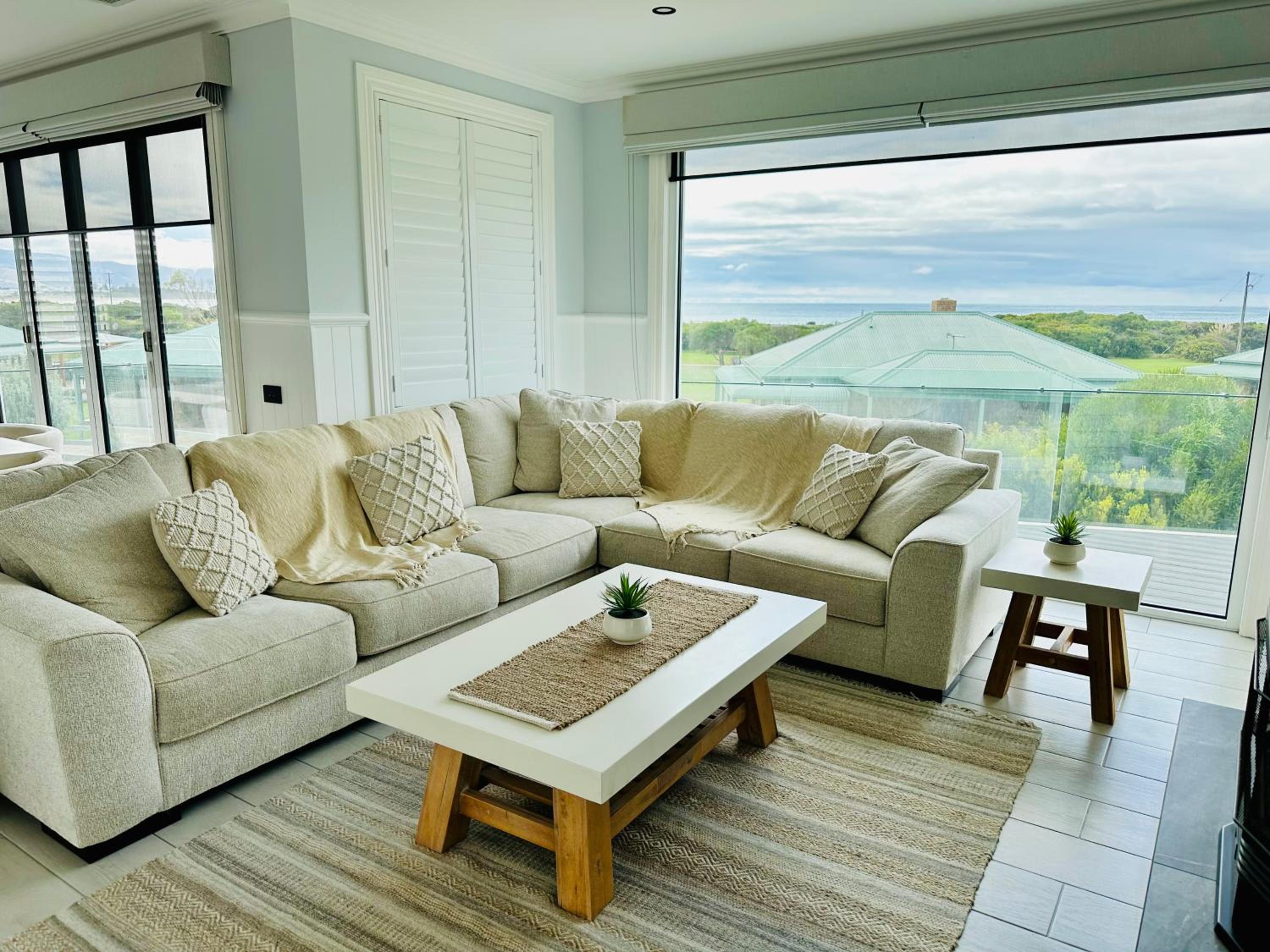Hamptons in the Bay