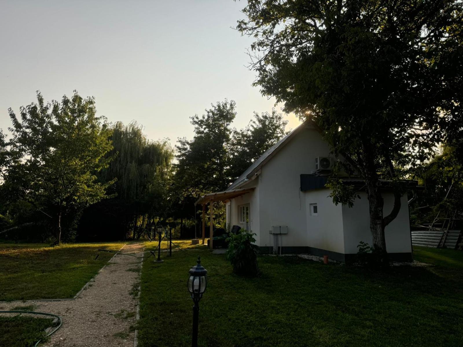 Bekas Lodge 2