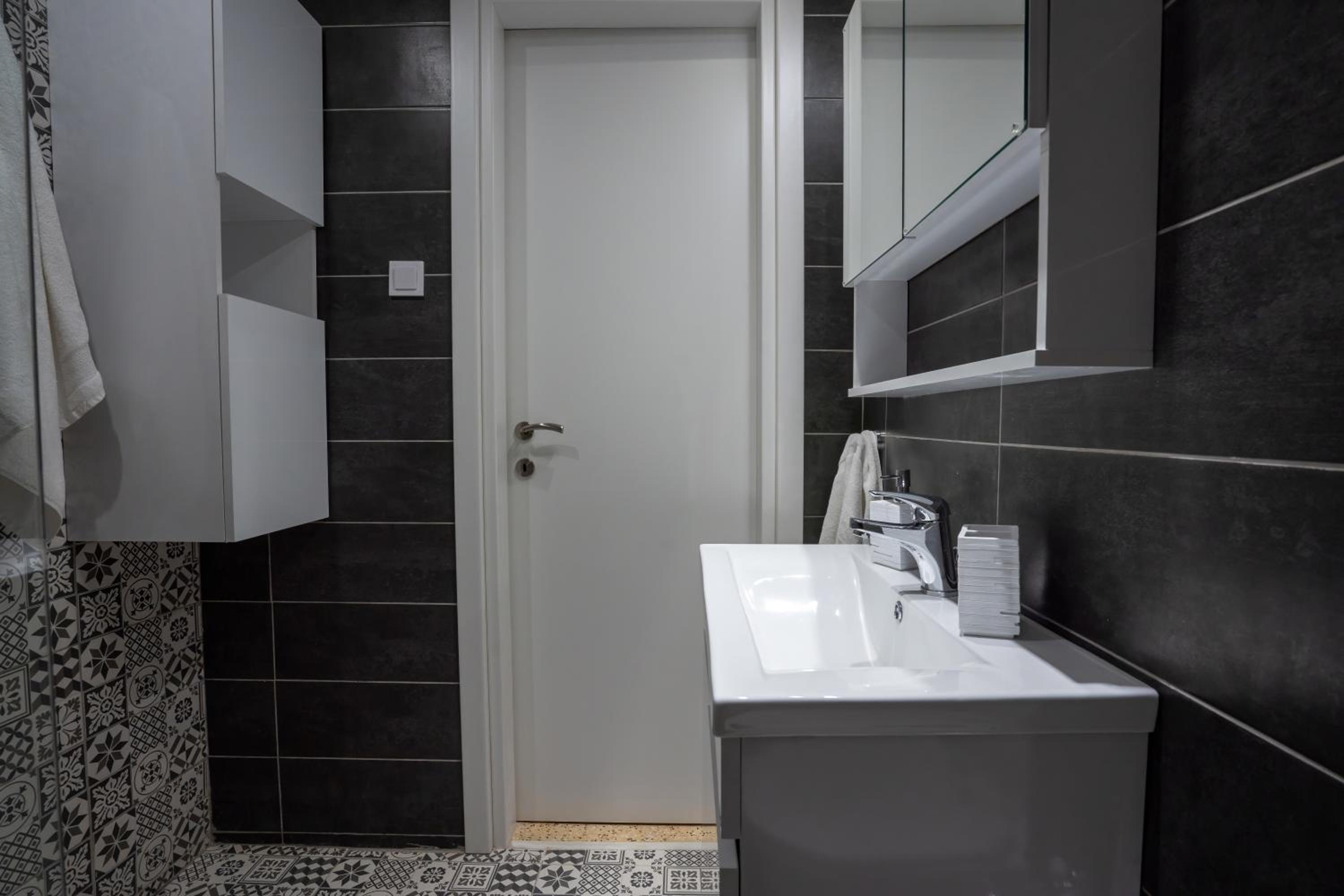 My Secret Garden rooms - Apartment with 2 private rooms, separate baths and balcony garden