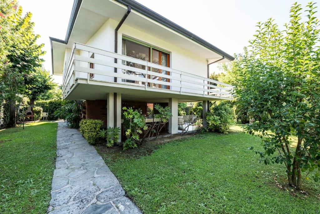 Golden Luxe - Quiete Villa,exclusive Garden in Forte dei Marmi