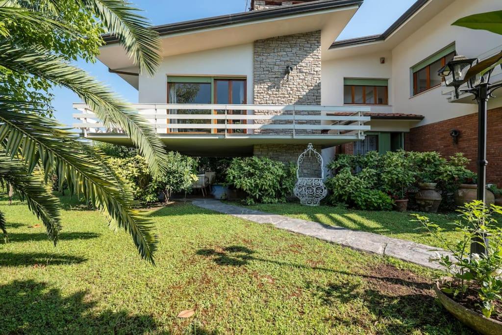 Golden Luxe - Quiete Villa,exclusive Garden in Forte dei Marmi