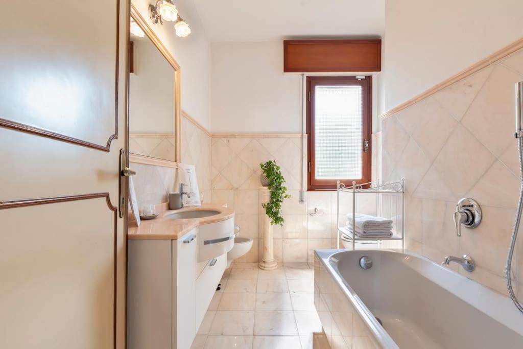 Golden Luxe - Quiete Villa,exclusive Garden in Forte dei Marmi