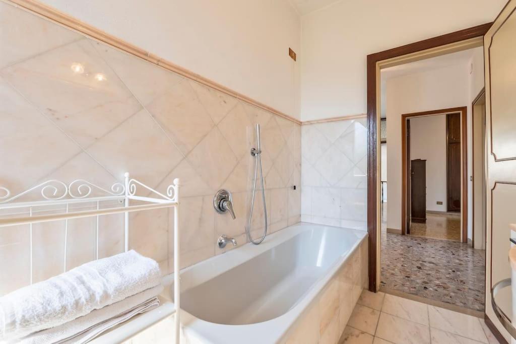 Golden Luxe - Quiete Villa,exclusive Garden in Forte dei Marmi
