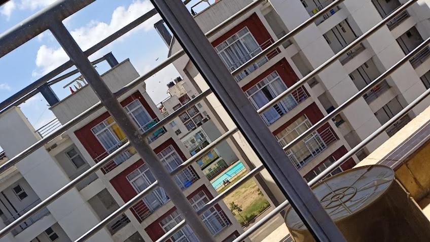 Racecourse studio Netflix WiFi Free parking view 3