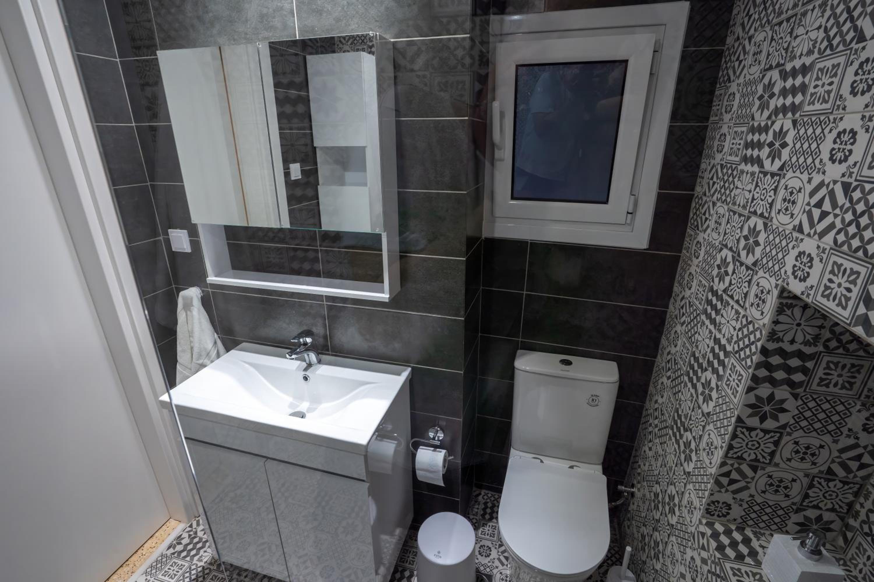 My Secret Garden rooms - Apartment with 2 private rooms, separate baths and balcony garden
