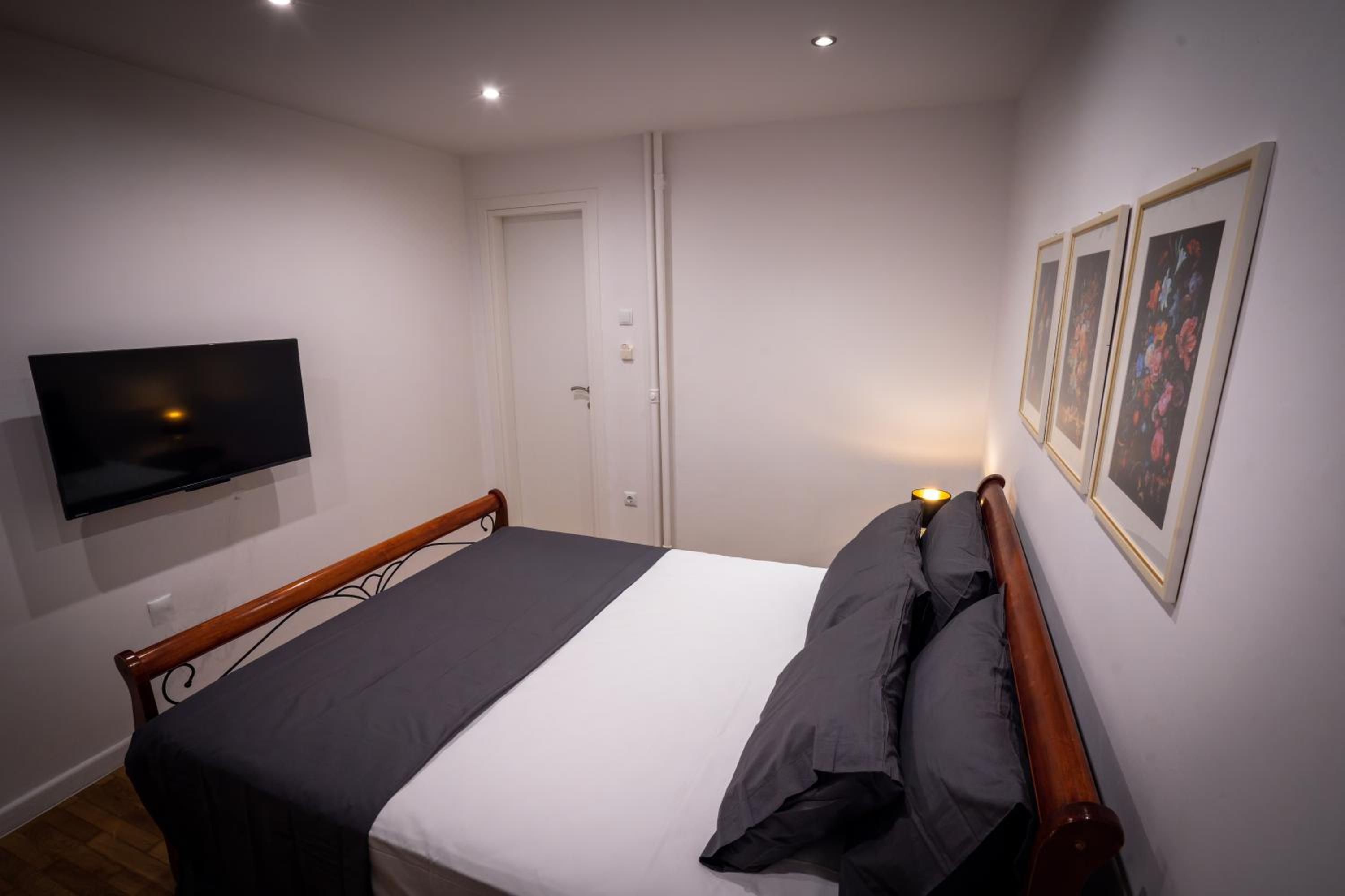 My Secret Garden rooms - Apartment with 2 private rooms, separate baths and balcony garden
