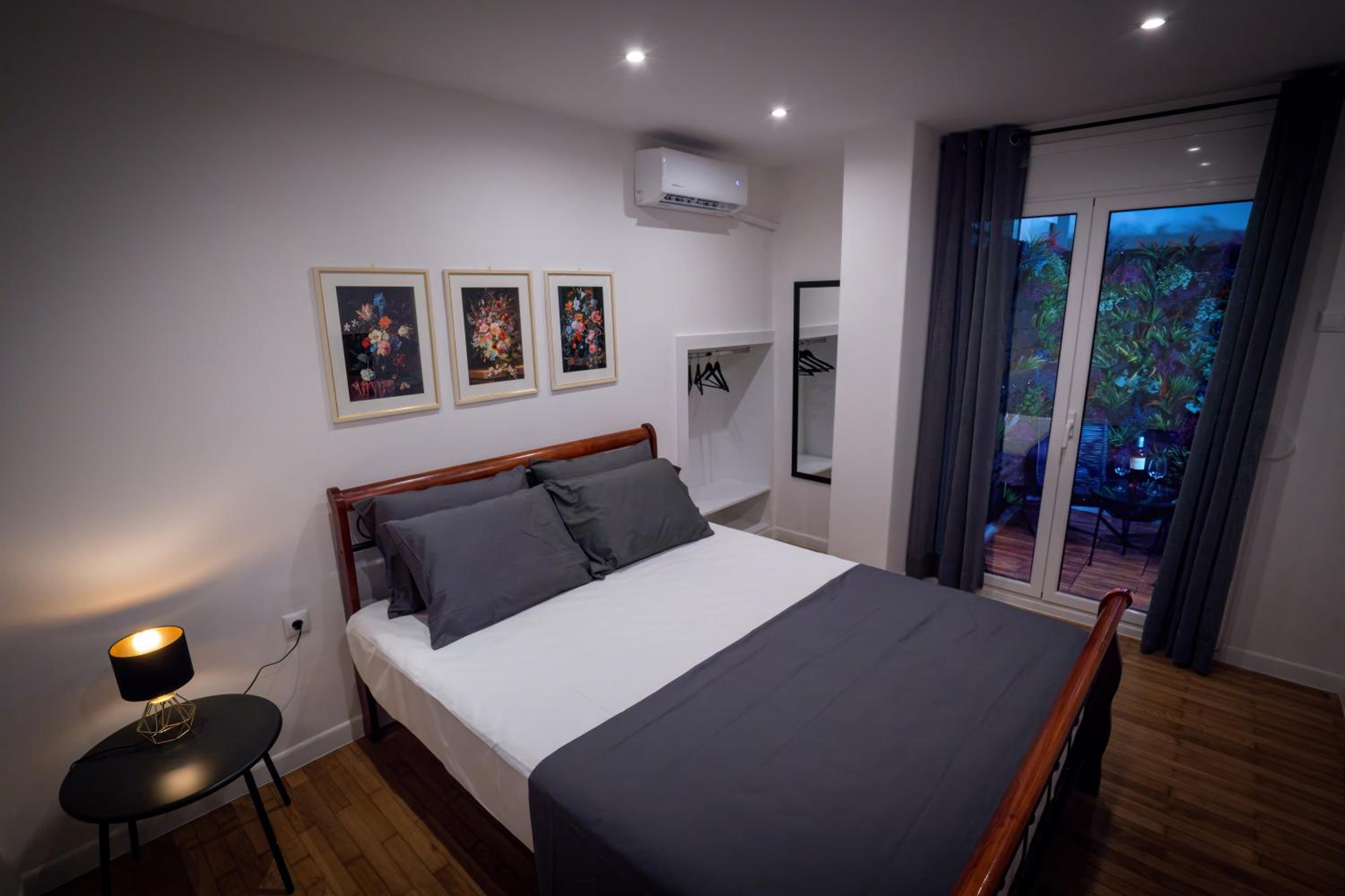 My Secret Garden rooms - Apartment with 2 private rooms, separate baths and balcony garden