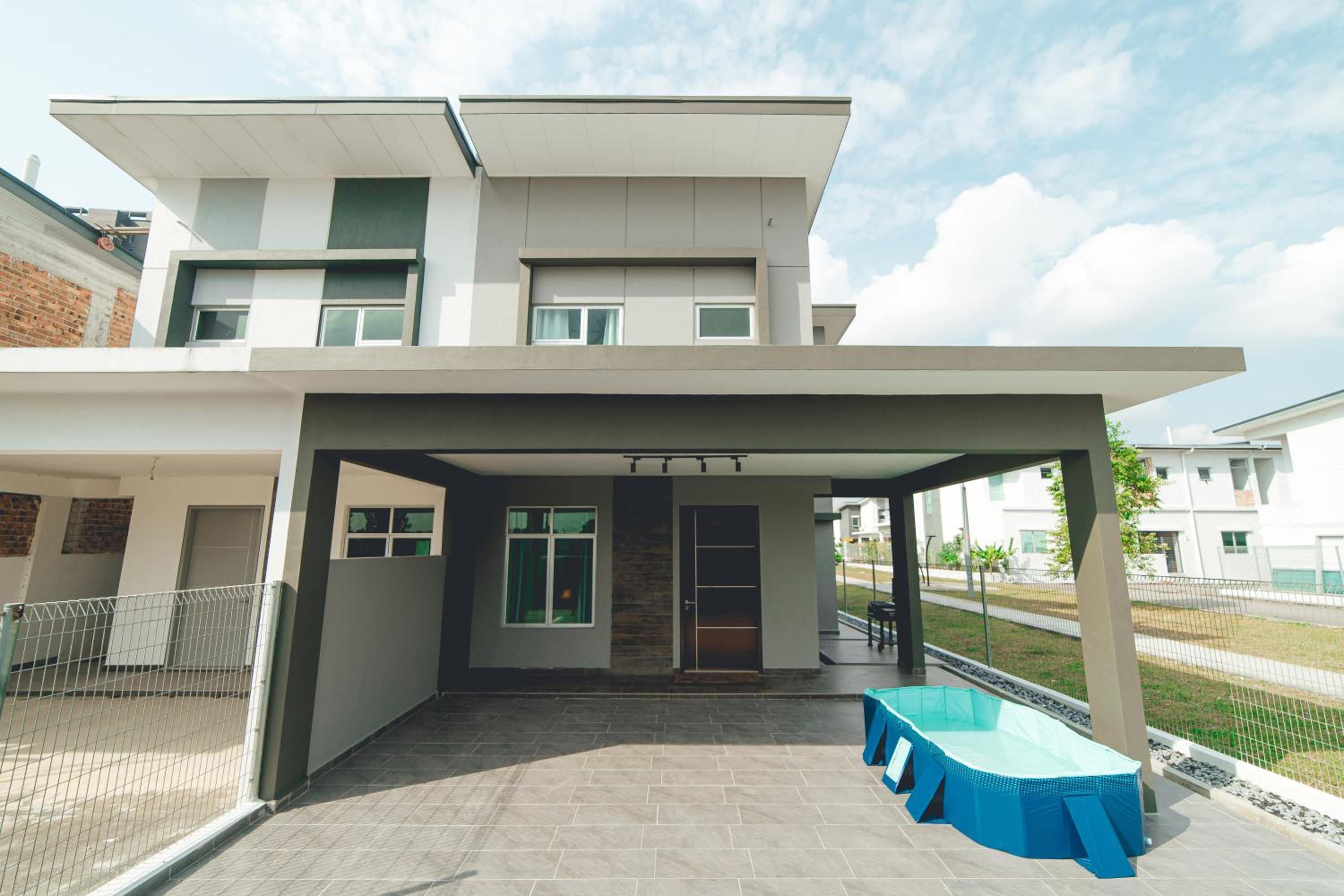 POOL & BBQ The Corner House Ayera Homestay 14pax photo 1