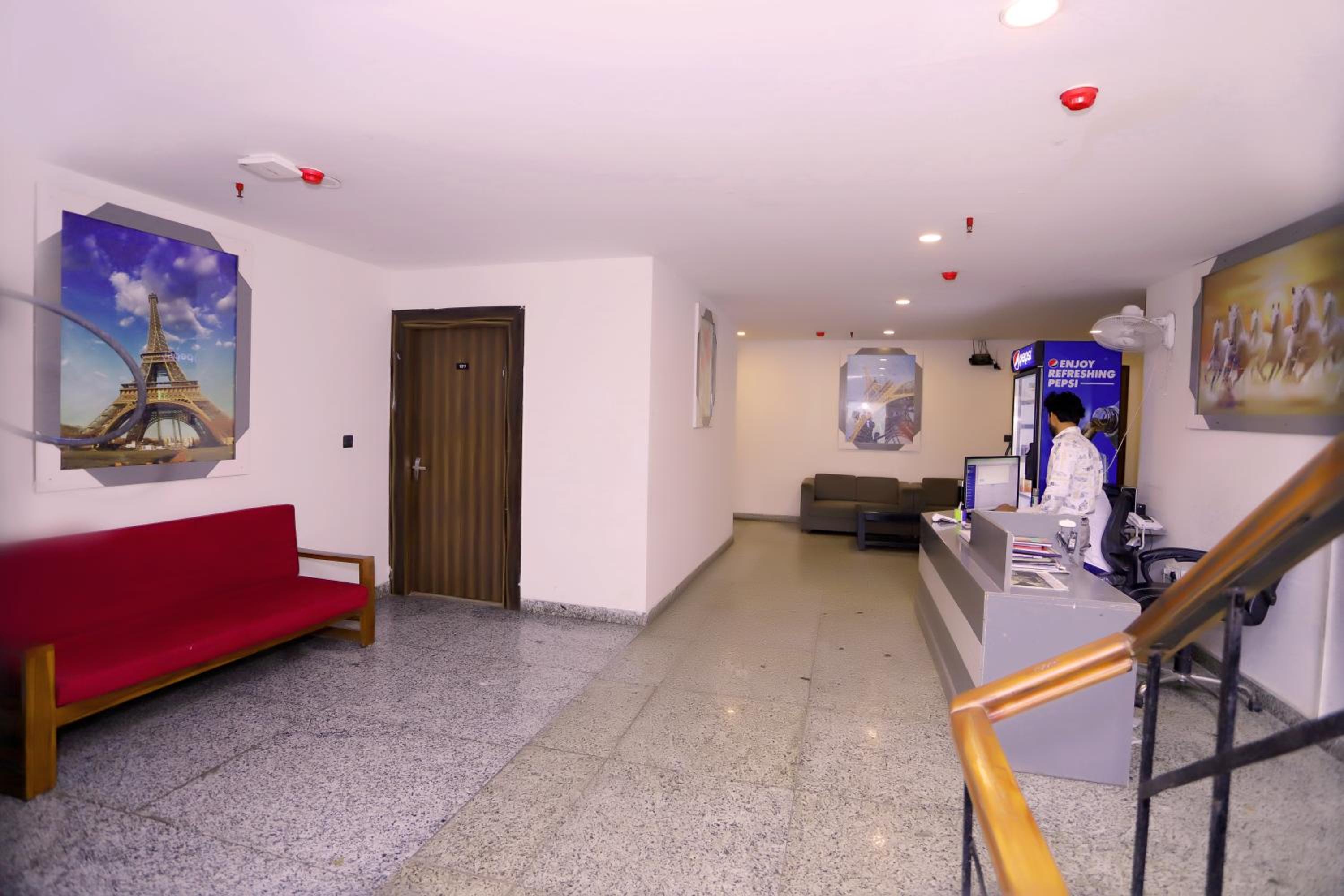 Lobby & Reception