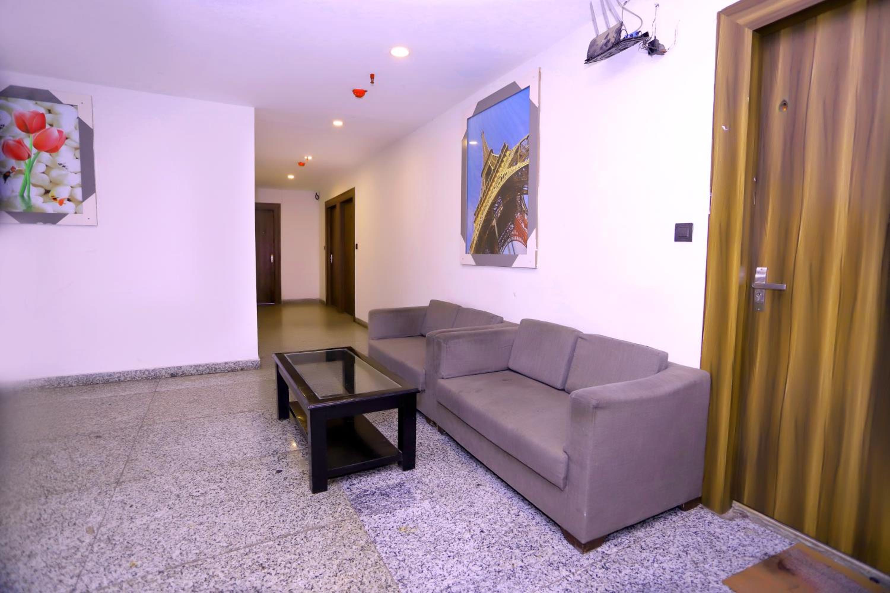 Lobby & Reception