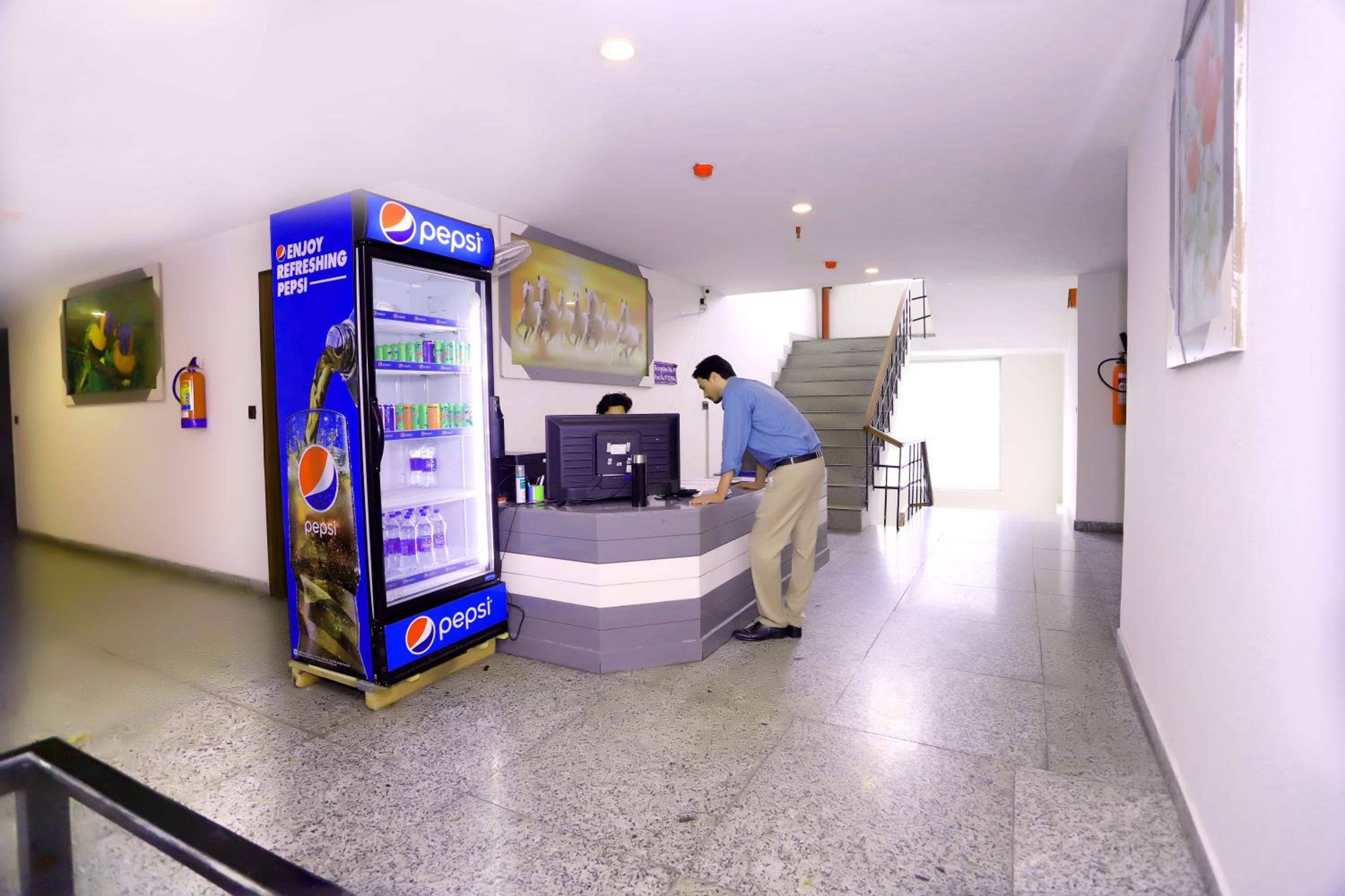 Lobby & Reception