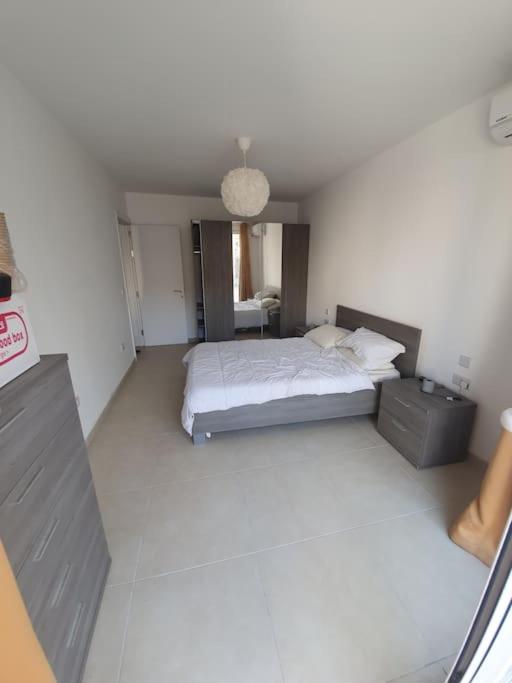 Prime Area 1 Bed Apt St Julians photo 4