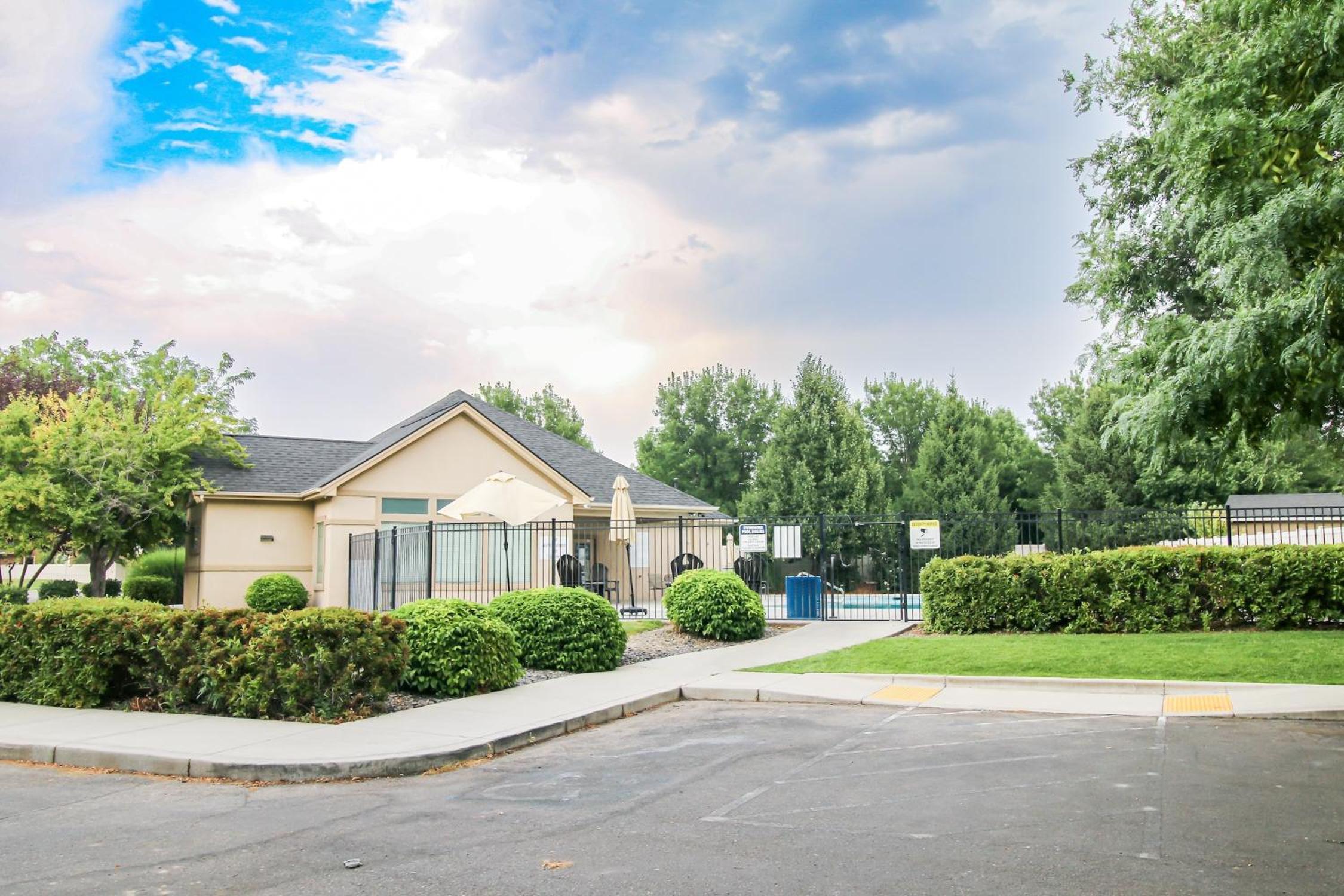 Spacious 5BR Family Home with BBQ & Workspace