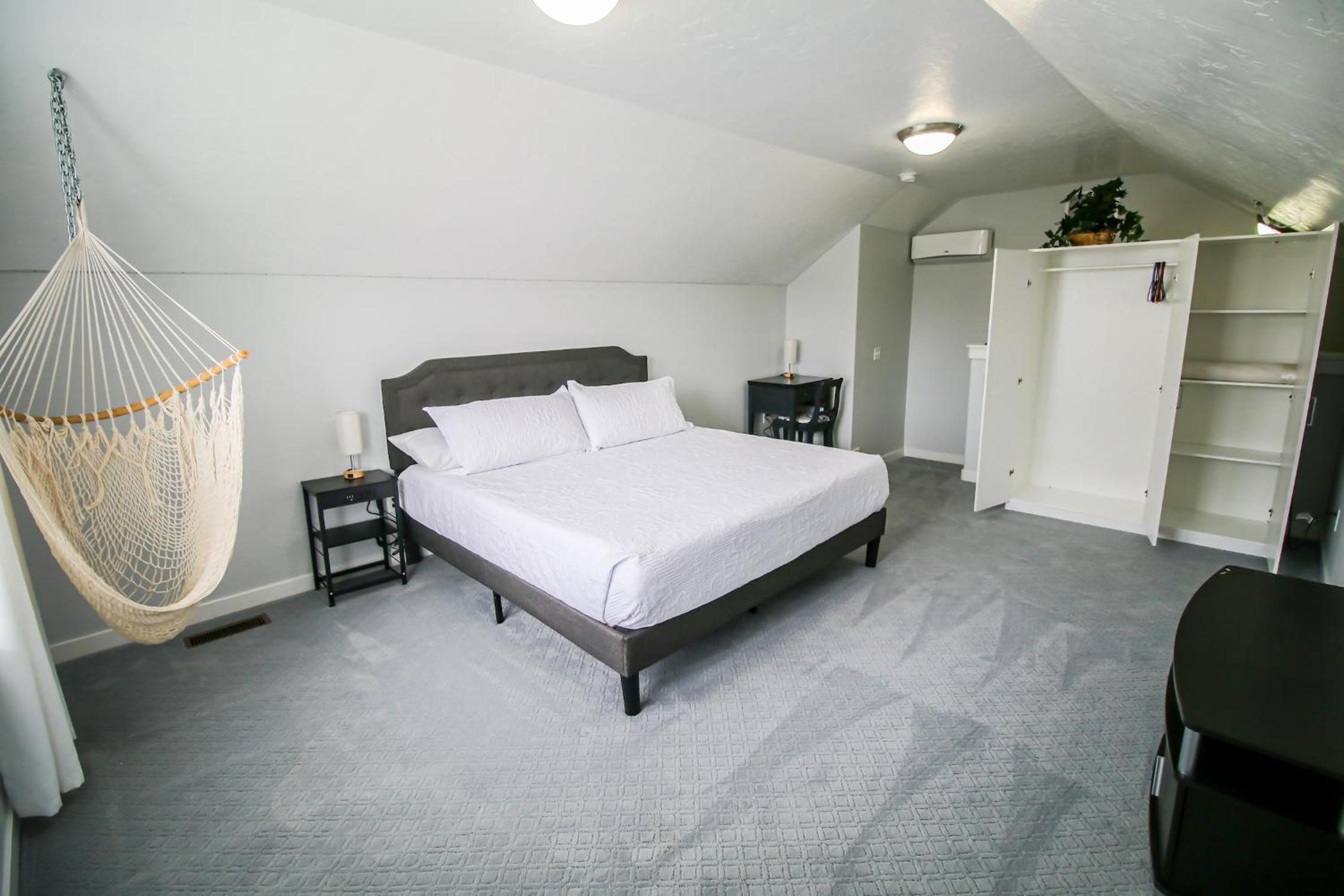 Spacious 5BR Family Home with BBQ & Workspace