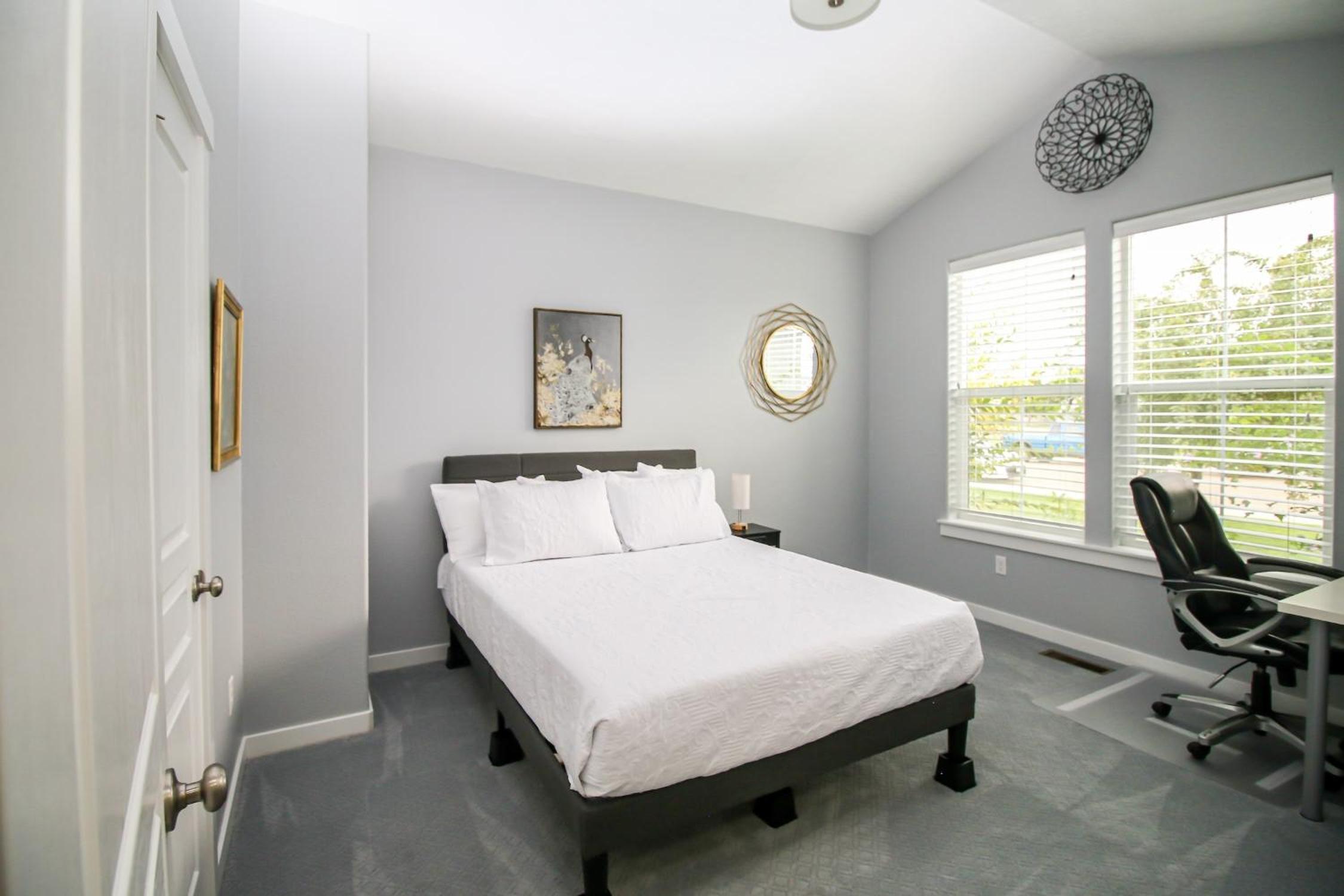 Spacious 5BR Family Home with BBQ & Workspace