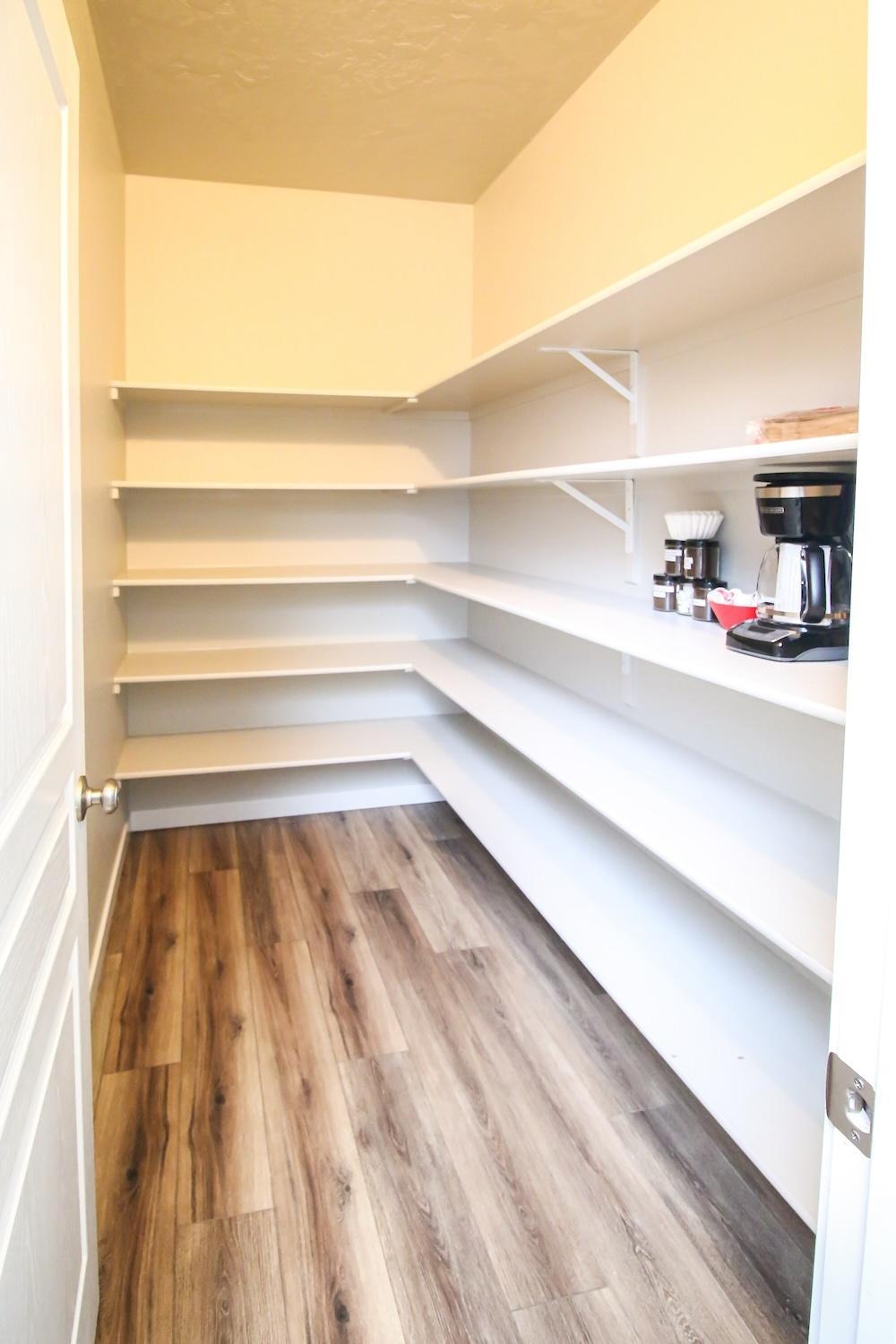 Spacious 5BR Family Home with BBQ & Workspace