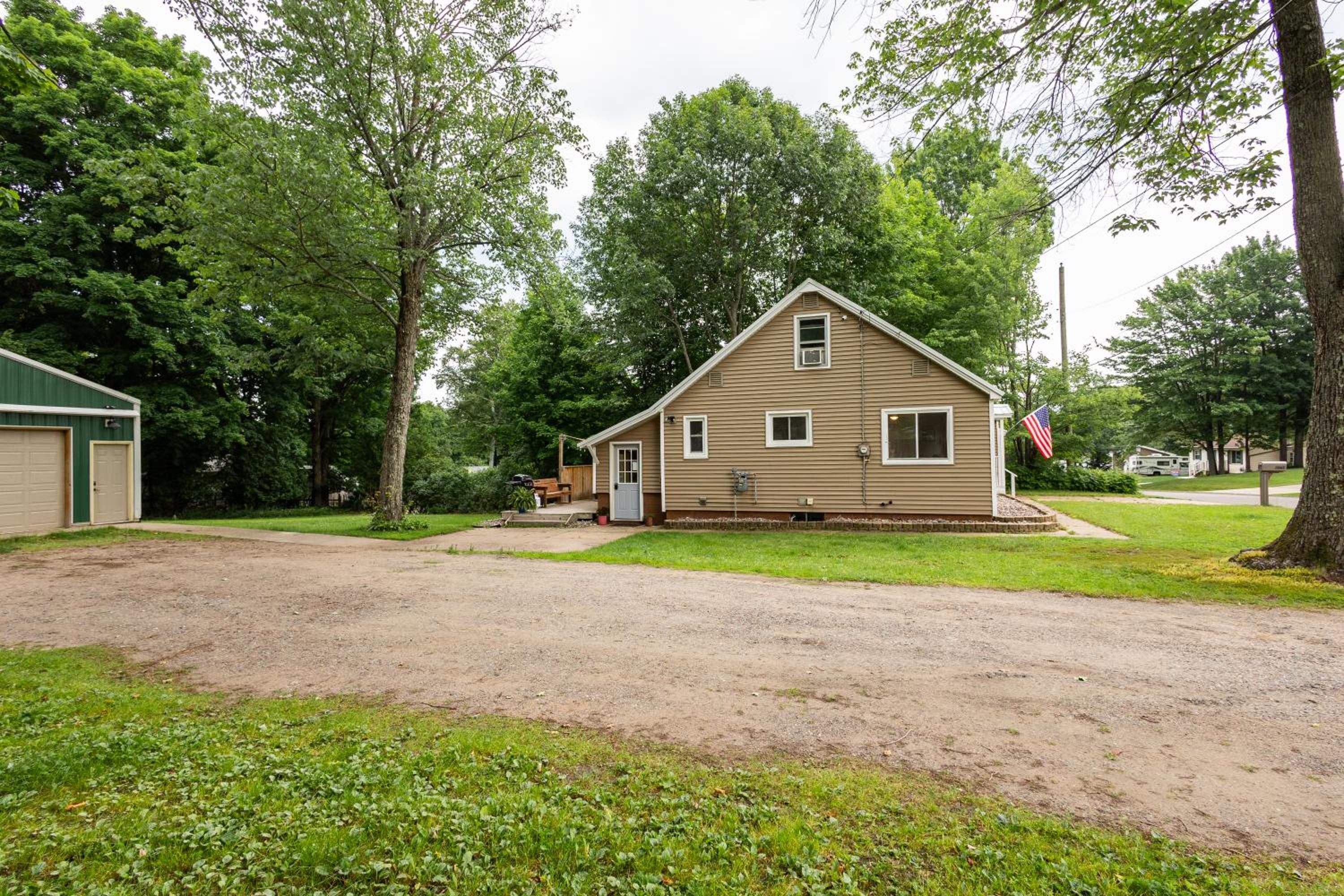 Spacious & Updated MQT Home - HotTub - Backyard view 3