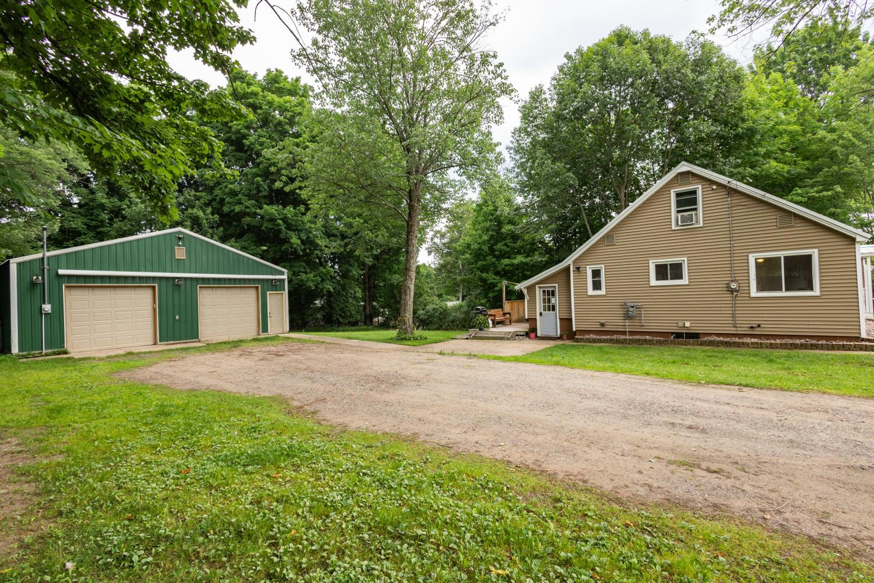 Spacious & Updated MQT Home - HotTub - Backyard view 4