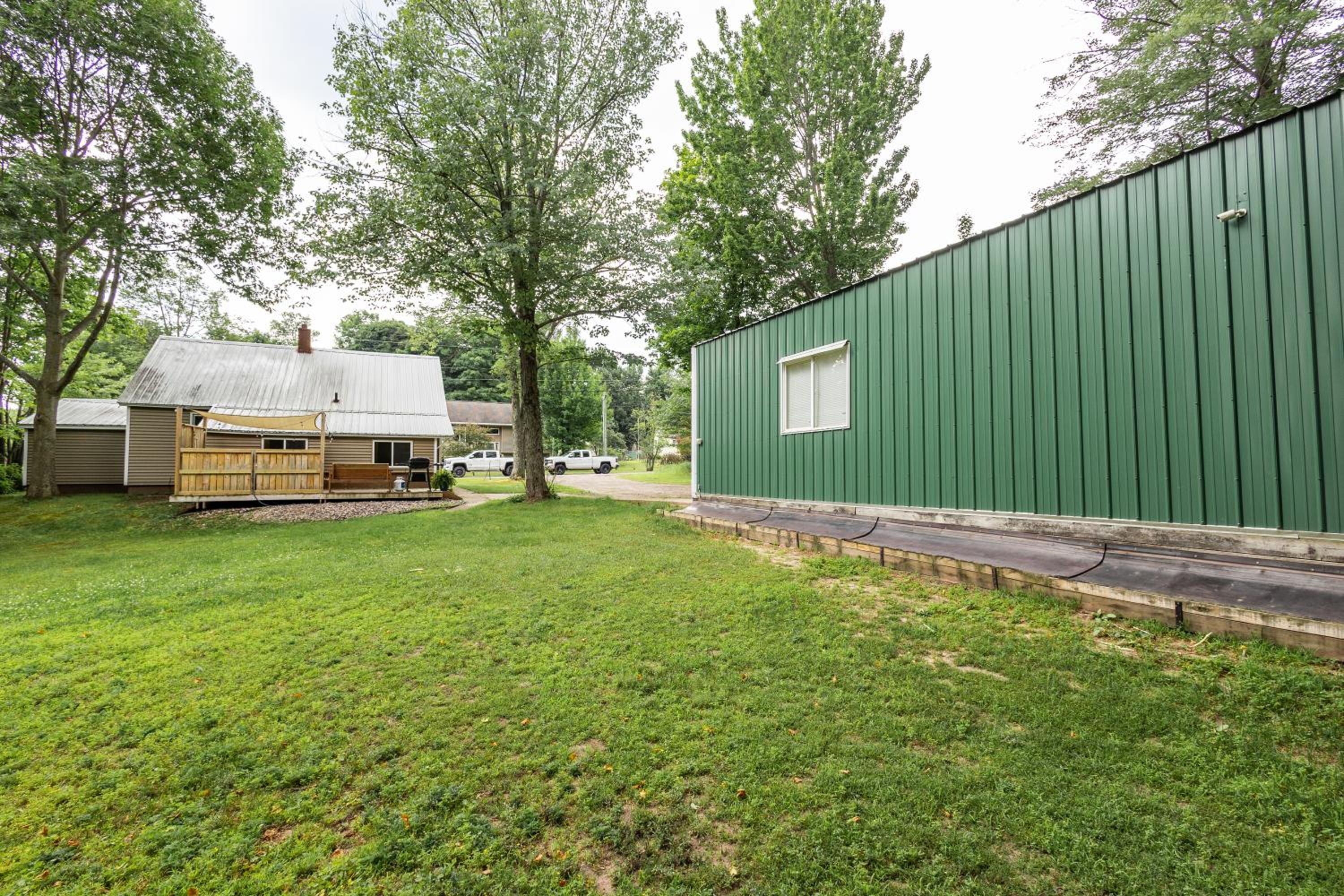 Spacious & Updated MQT Home - HotTub - Backyard view 5