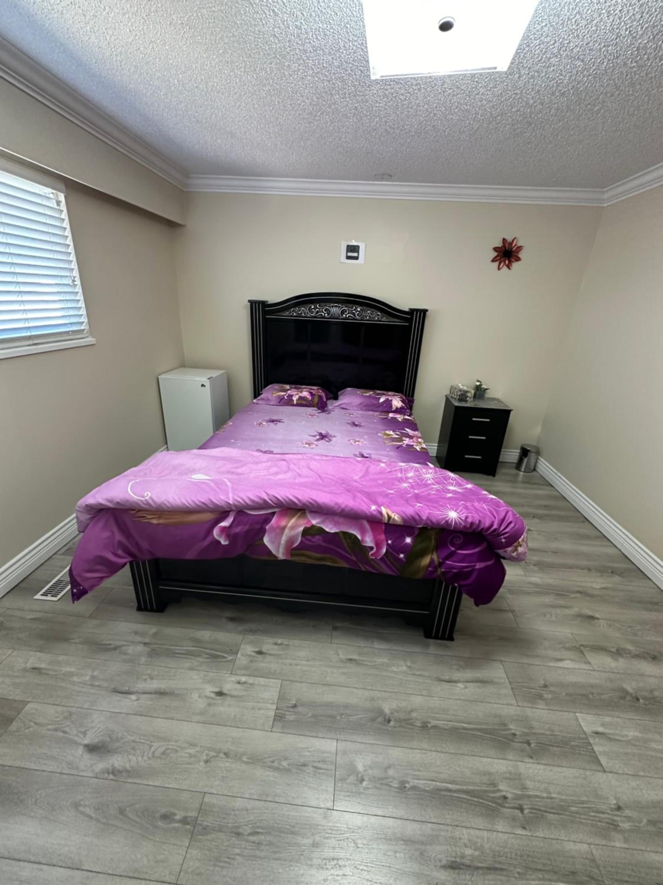 Private room with private washroom- Cambie Palace