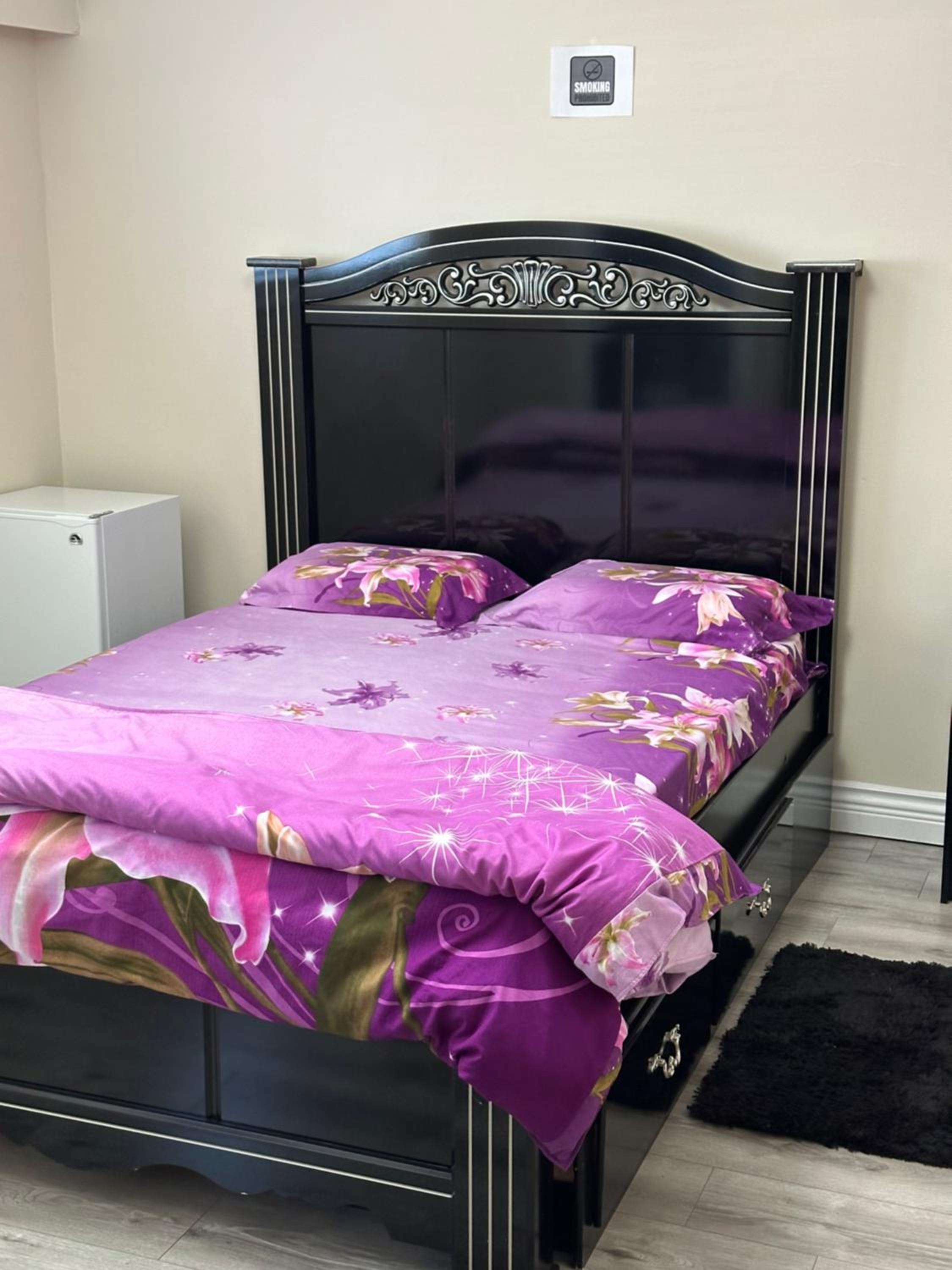 Private room with private washroom- Cambie Palace