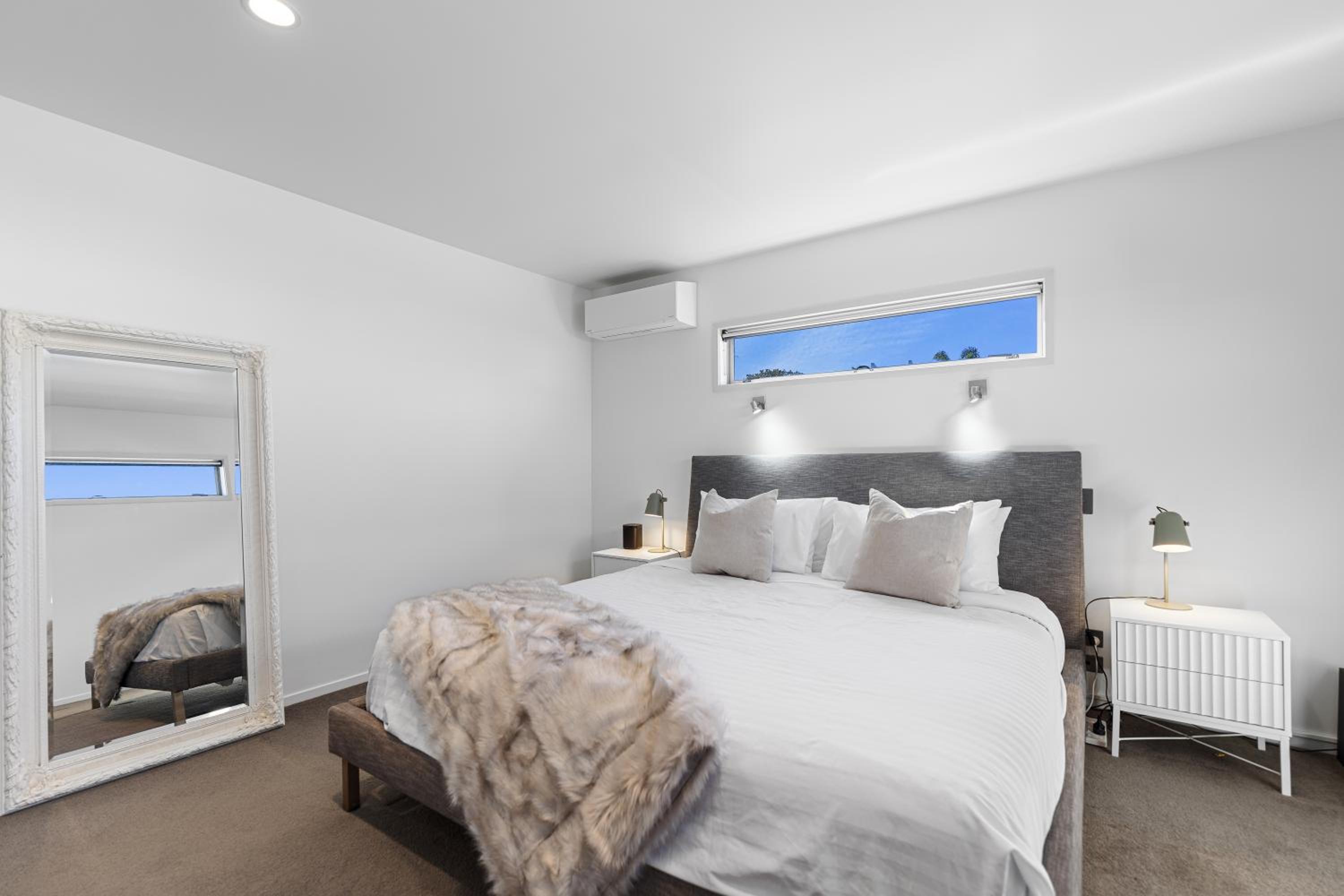 Modern Home Central Mount view 3