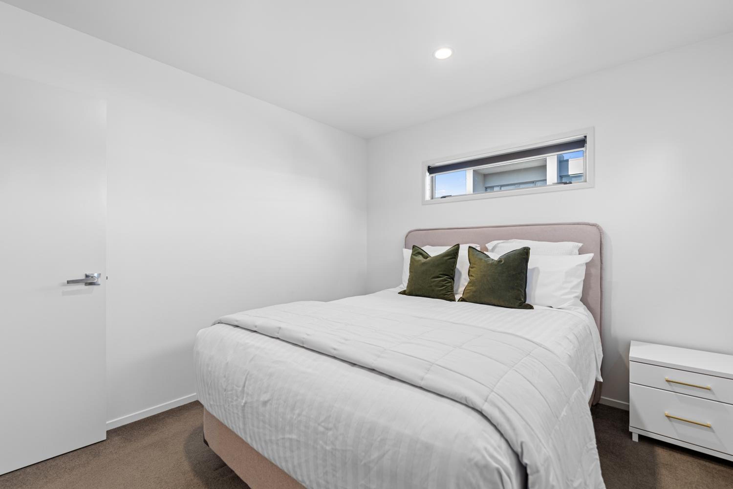Modern Home Central Mount view 4