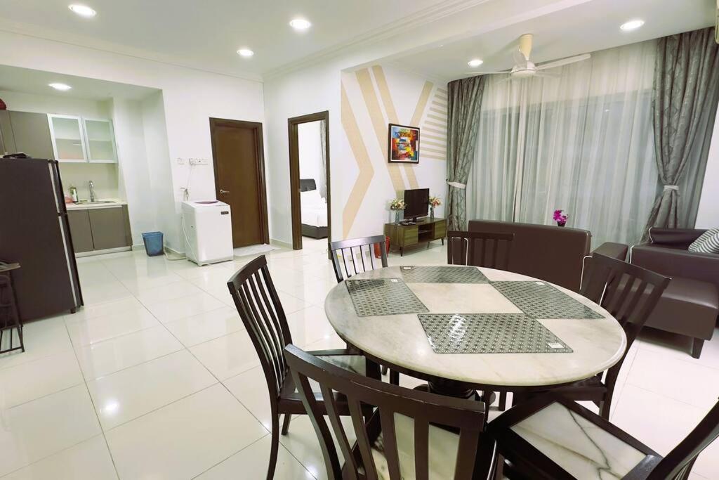 Luxury 2BR2BR service Apartment at Regalia Residence KL