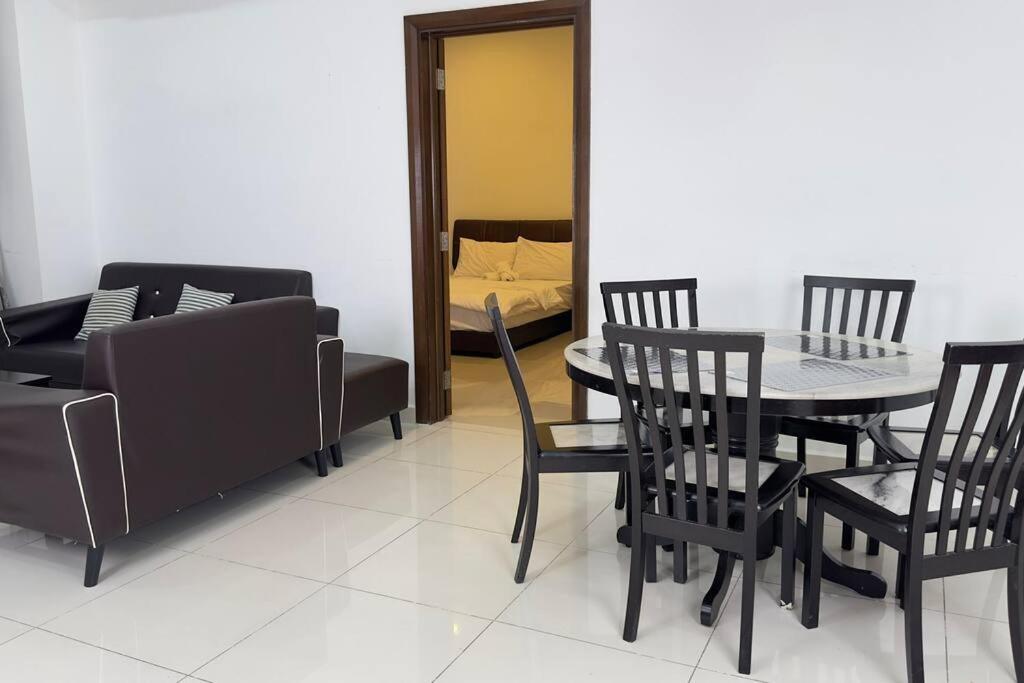 Luxury 2BR2BR service Apartment at Regalia Residence KL