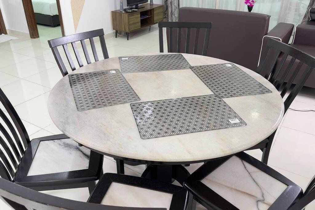 Luxury 2BR2BR service Apartment at Regalia Residence KL