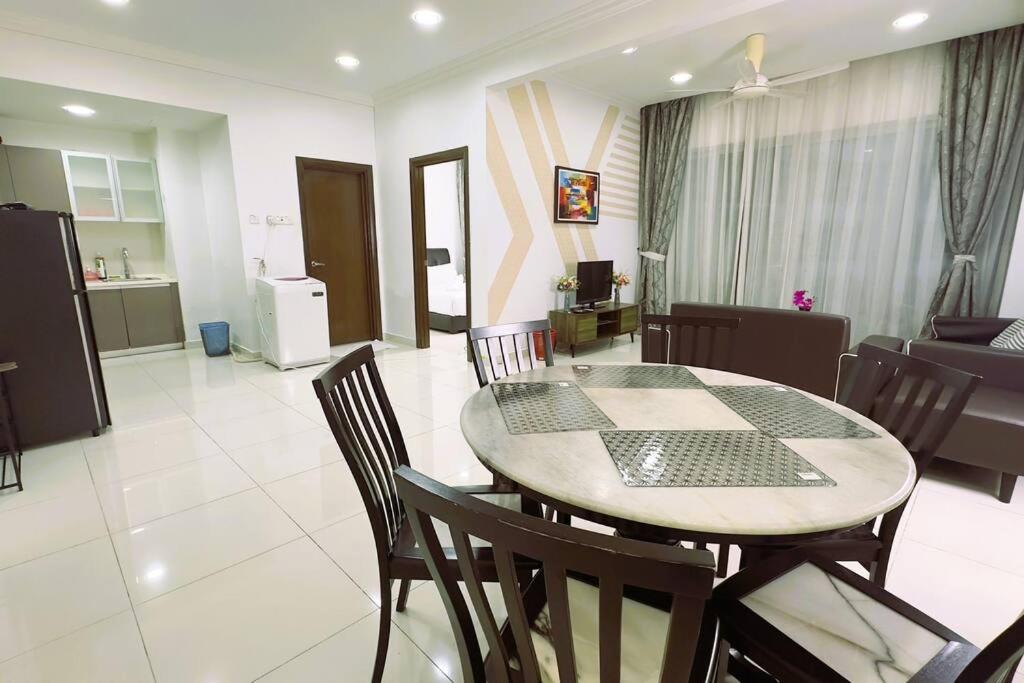 Luxury 2BR2BR service Apartment at Regalia Residence KL