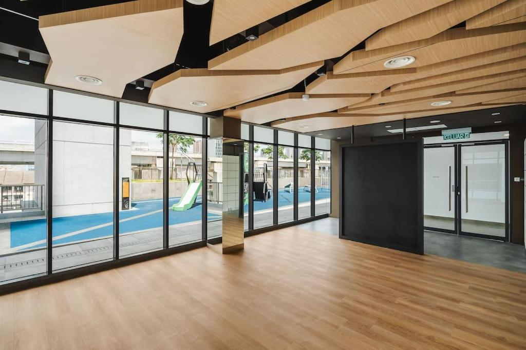 Lemon Loft 2BR opposite MyTown near TRX by RumaBnB
