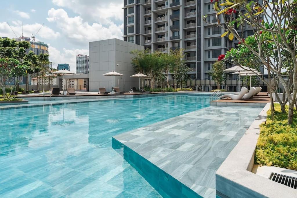 Lemon Loft 2BR opposite MyTown near TRX by RumaBnB
