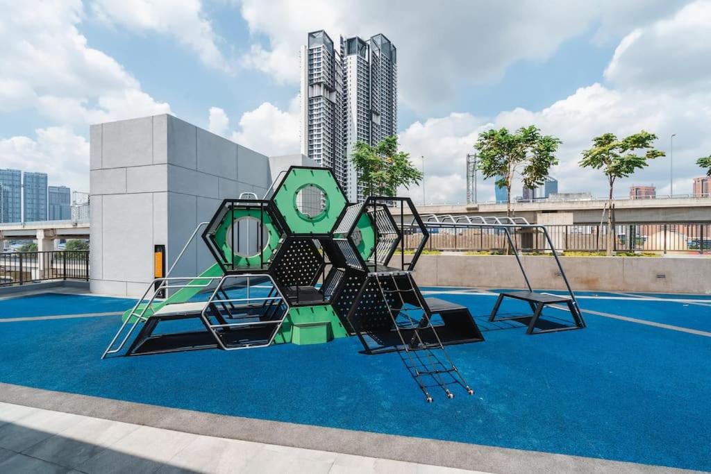 Lemon Loft 2BR opposite MyTown near TRX by RumaBnB