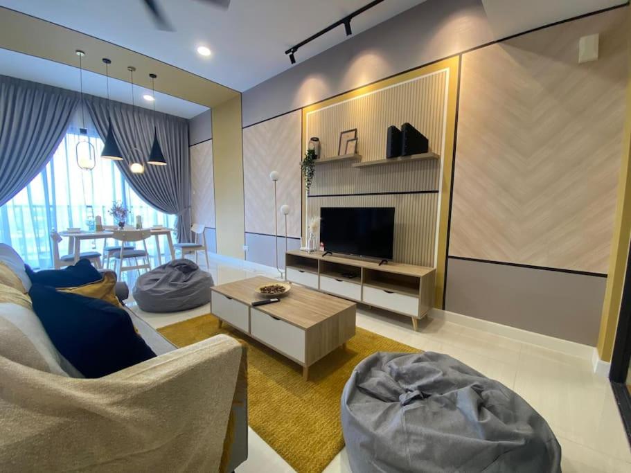 Lemon Loft 2BR opposite MyTown near TRX by RumaBnB