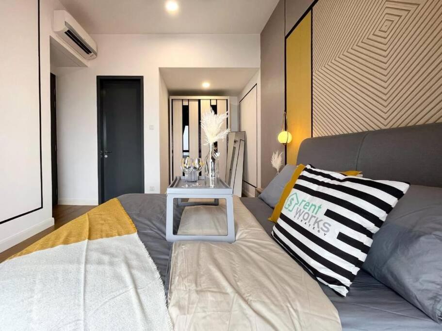Lemon Loft 2BR opposite MyTown near TRX by RumaBnB