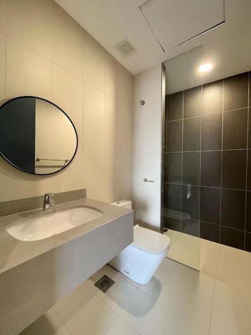 Lemon Loft 2BR opposite MyTown near TRX by RumaBnB