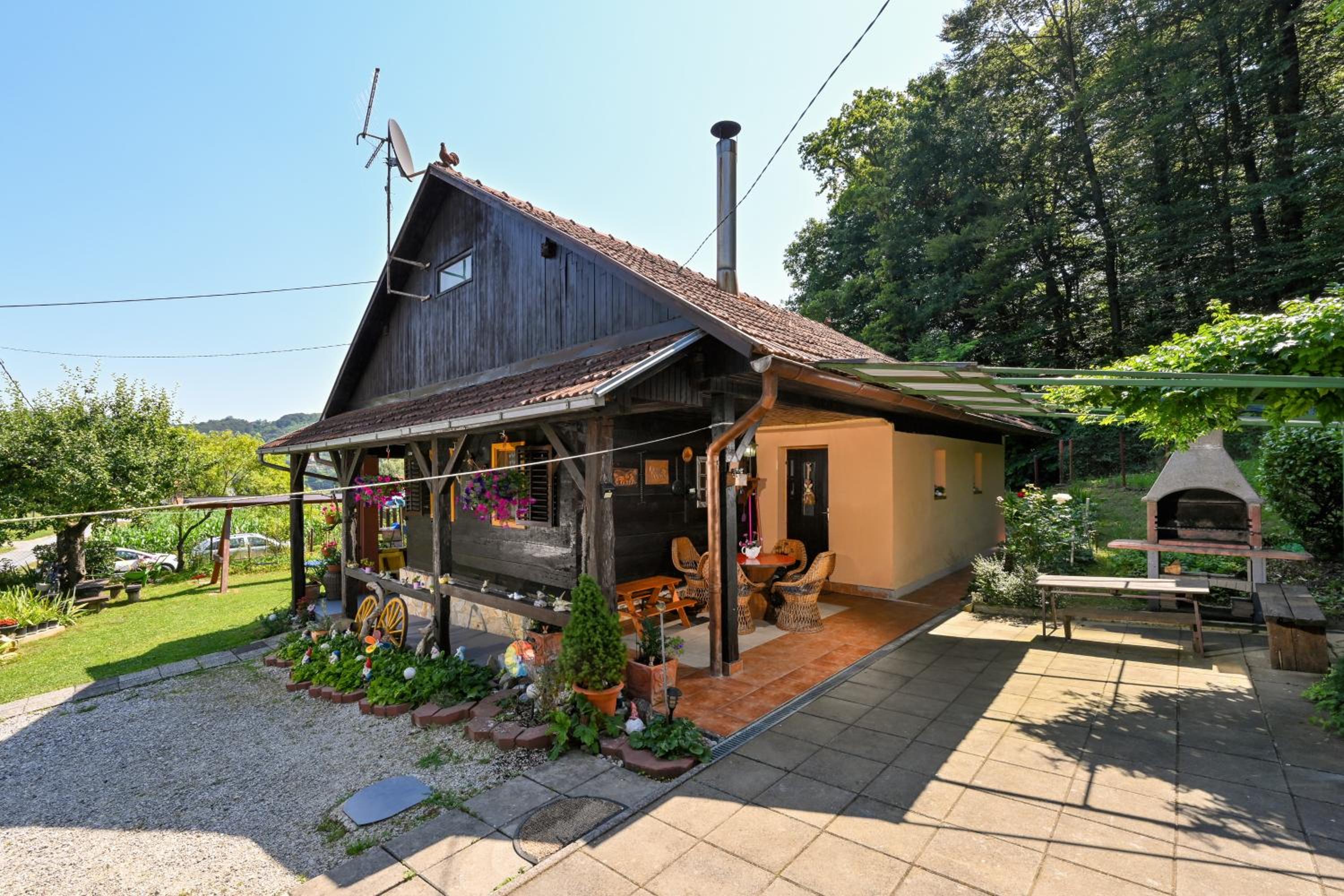 Kuća Viola, traditional wooden house in Tuhelj view 3