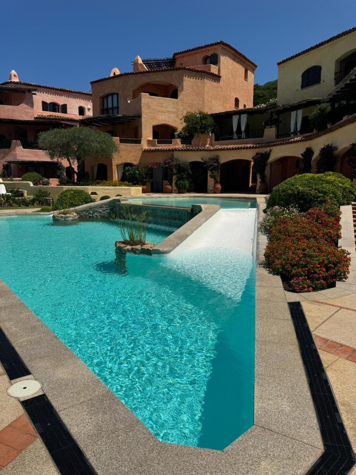 Finestra su porto cervo view 5