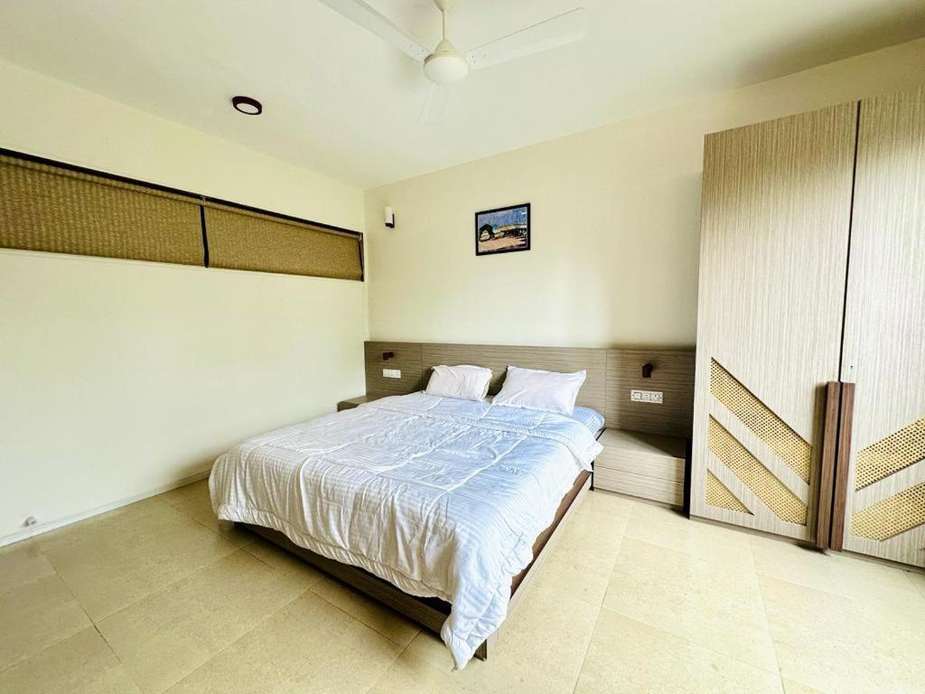 Cozy stays- Trackside Villa view 4