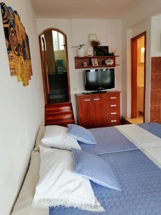 Studio apartment Milna, Hvar Buratovic view 4
