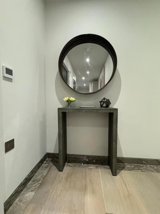 Luxurious Studio - Central Prime Reading Location- CHRL F18 view 3