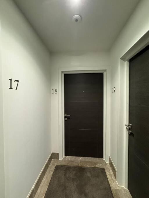 Luxurious Studio - Central Prime Reading Location- CHRL F18 view 4