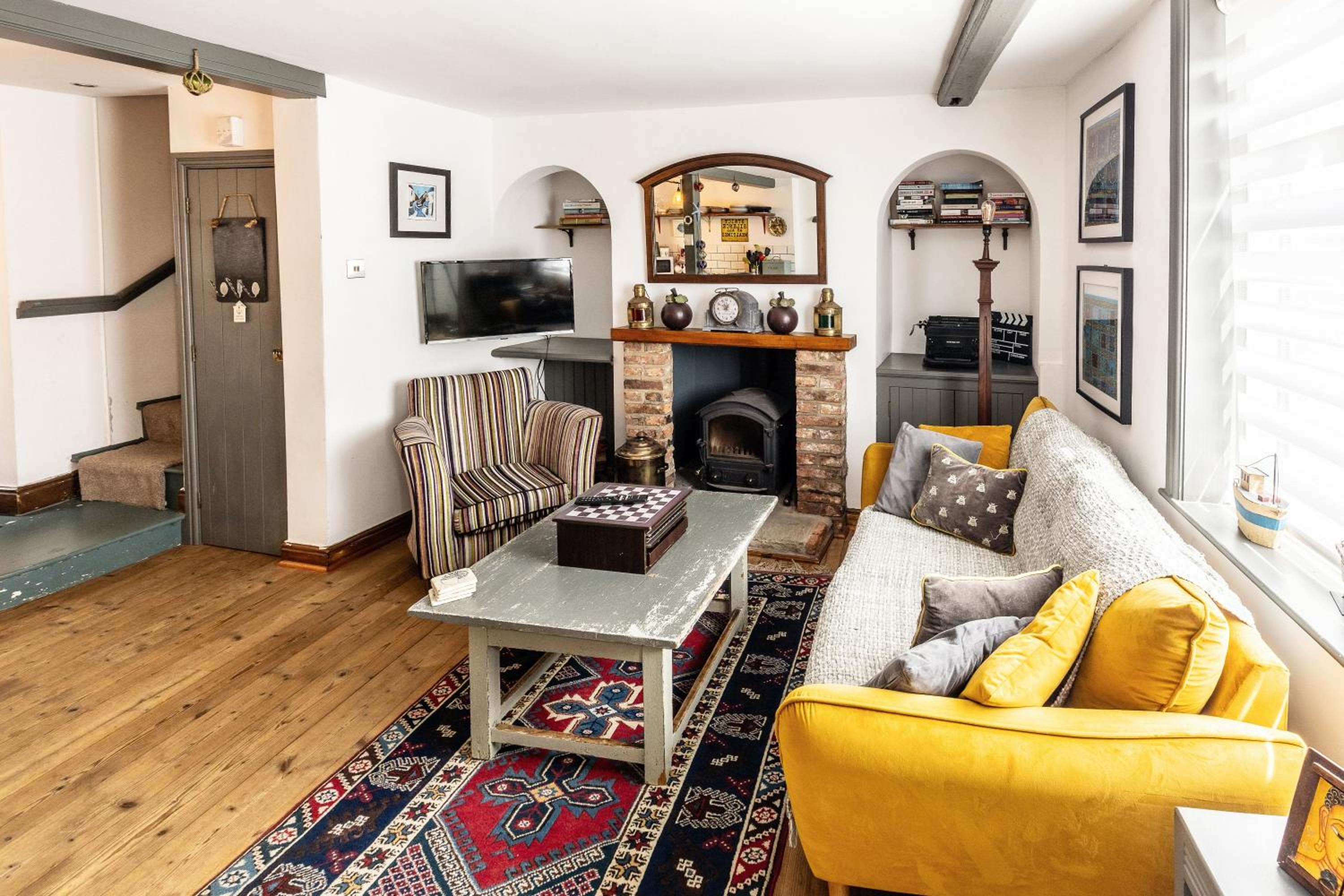 Quaint Fishermans Cottage 2-Bed with Sea Views view 5