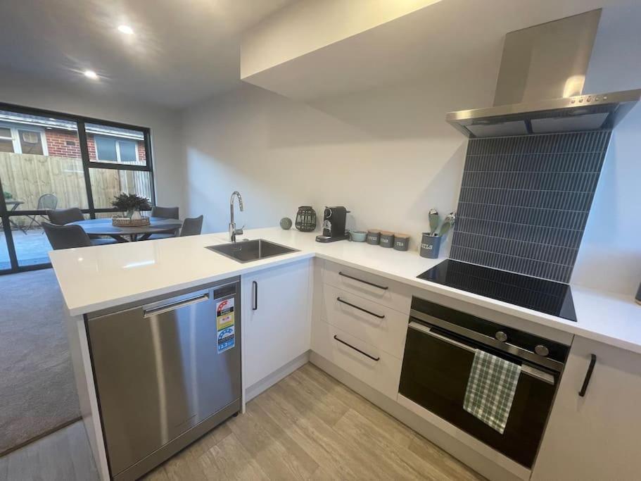 New And Serene Two Bedroom Townhouse Close to CBD view 3